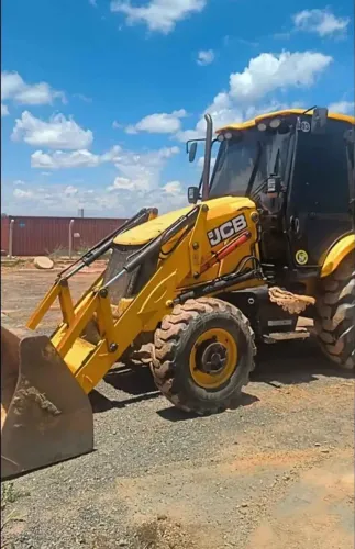JCB x3 Retroescavadeira