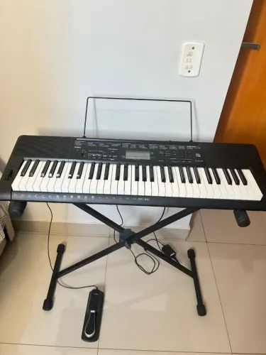 Teclado Cassio CTK-3500 acompanha suporte e pedal - NOVO (usado 1 vez)