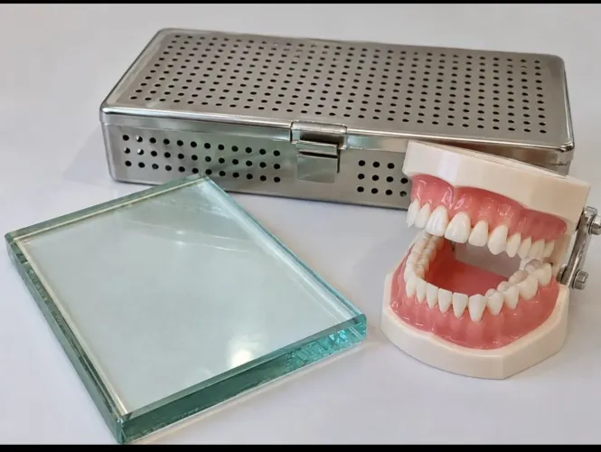 Materiais Odontológico com mais de 100 itens de instrumentos.