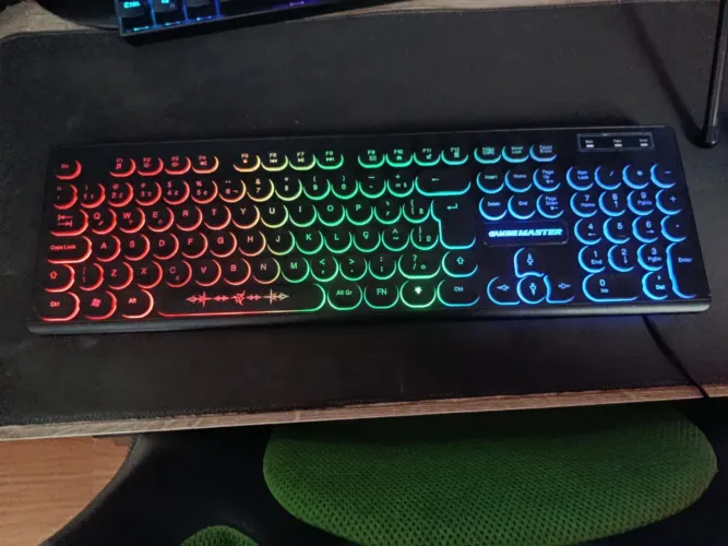 Teclado Gamer USB Knup KM148 LED preto
