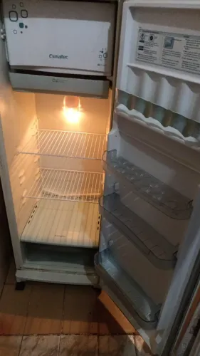 Geladeira Funcionando Perfeitamente - Sem Vazamento de Nada