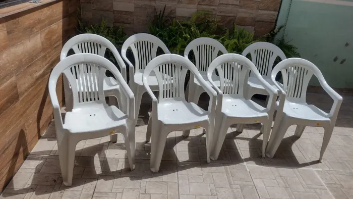 8-cadeiras por 300 reais.