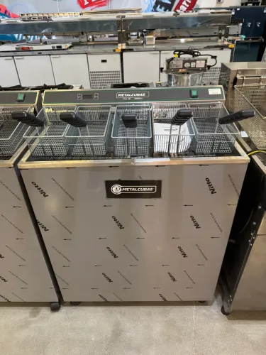 Fritadeira elétrica 5 cestos 10000w de potência zona fria óleo Nova 