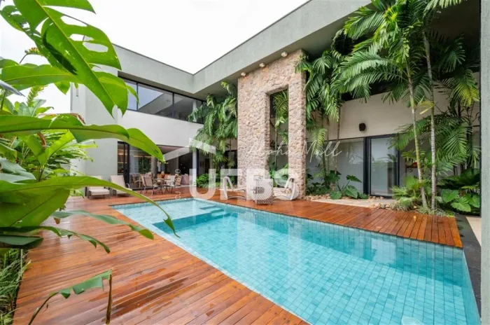 Casa térrea imponente no Jardins Milão