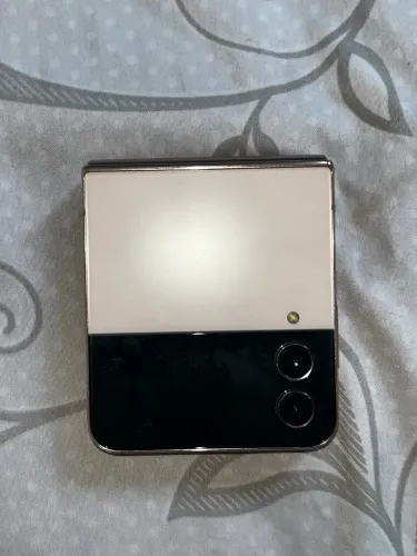 Z FLIP 4