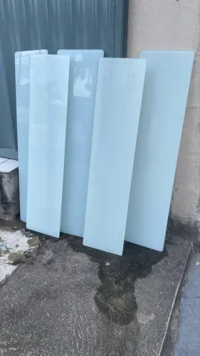 Prateleiras de vidro branco temperado