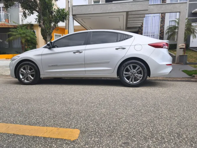 Hyundai Elantra Special Edit. 2.0 16V Flex Aut. 2017