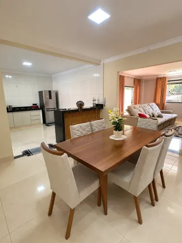 Casa com 3 Quartos e Quintal Amplo R$ 800 Mil