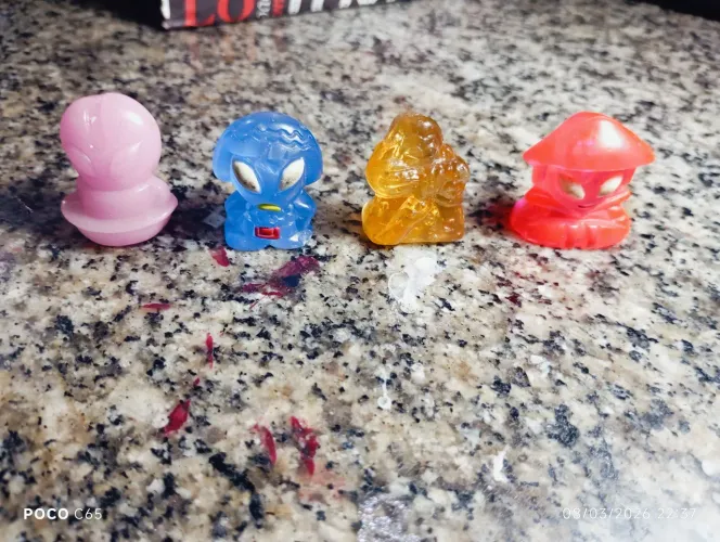 Brinquedo colecionável Geloucos ou Gelo-Cósmicos, lançados pela Coca-Cola.
