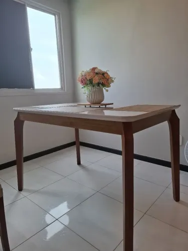 Vendo buffet e uma mesa para 4 cadeiras, à vista.