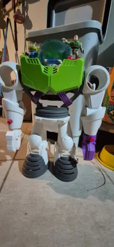 Robô Buzz Lightyear Toy Story da linha Imaginext, fabricado pela Mattel.