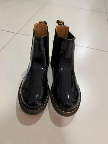 Bota preta Dr. Martens - tamanho 37