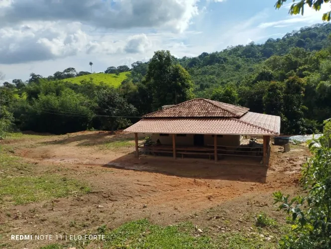 Sítio com 3 dormitórios à venda, 20000 m² por R$ 360.000 - Itaguara - Itaguara/MG