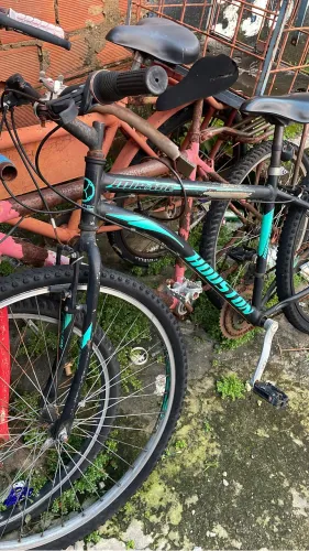 Bicicleta verde com preta aro 29