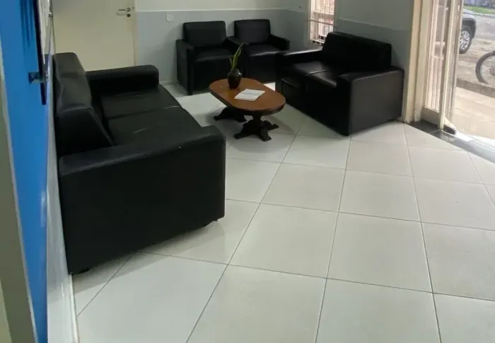 Sofás de couro e sofá namoradeira