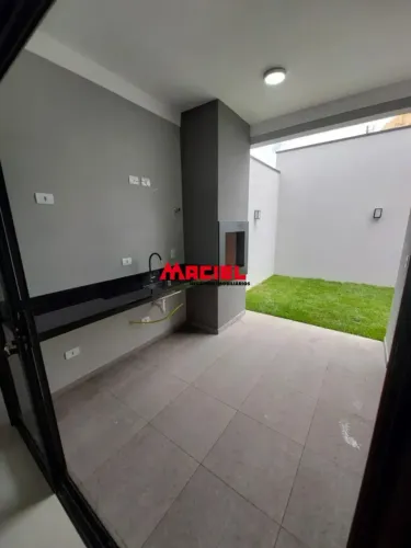 Casa com 3 Dormitórios e Espaço Gourmet no Portal dos Pássaros