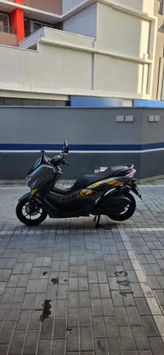 Yamaha Nmax SE connected
