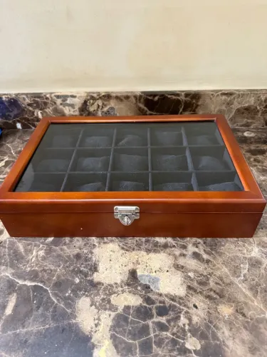 VENDO LINDA CAIXA DE MADEIRA PARA 15 RELOGIOS 