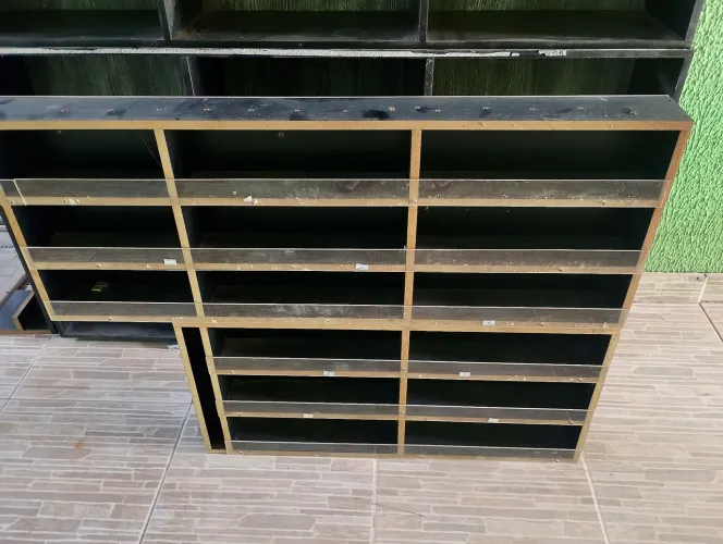 Vendo esse expositor de MDF