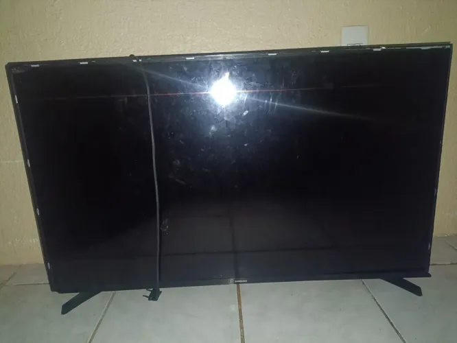 TV Samsung 43" UN43J5290AG para Retirada de Peças (Liga Normalmente)