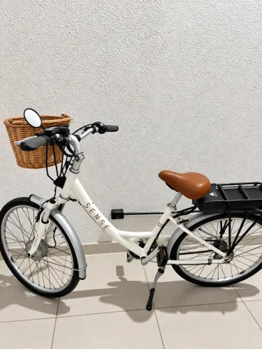 Bicicleta Elétrica Sense Breeze + 2 Bancos + Capacete + Cesta