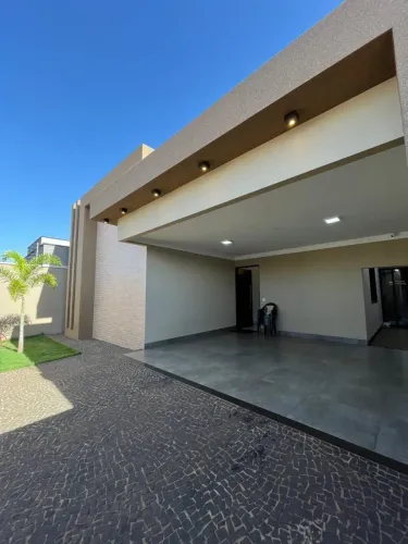 Casa à venda em Rio Verde com armários embutidos, closet, churrasqueira, piscina privada e