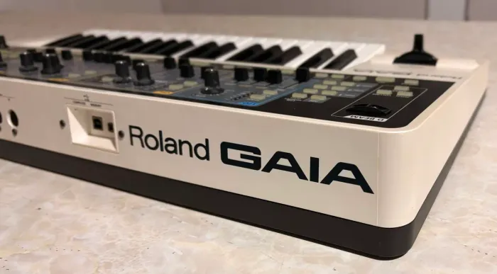 Roland Gaia SH-01 + Bag e Fonte - Perfeito Estado
