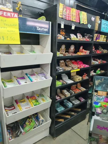 Prateleiras de loja