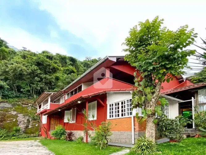Casa para venda com 10 quartos, 800m² - Centro - Petrópolis/RJ