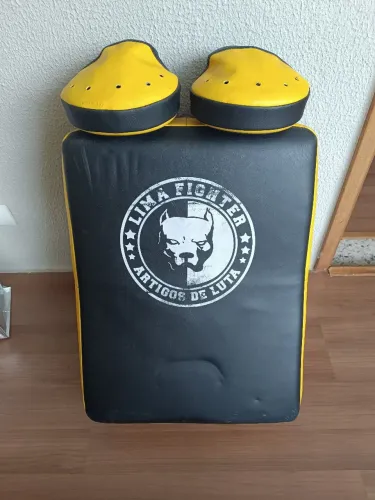 Aparador de chute muay thai