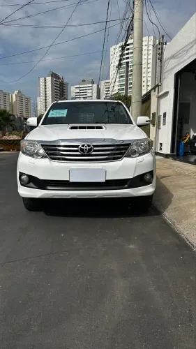 Toyota Hilux SW4 SRV D4-d 4X4 3.0 TDI Dies. AUT 2015