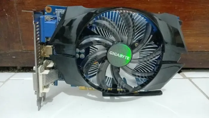 Vendo placa de vídeo Gigabyte GeForce GTX 650 modelo GV-N650OC-1GI. 