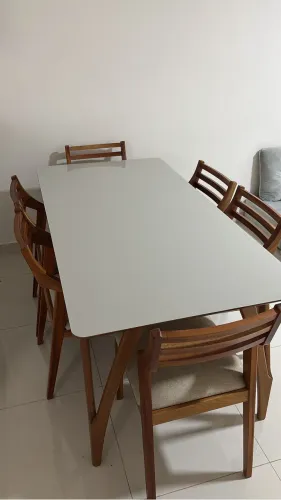 Mesa de Jantar Semi Nova - Excelente Estado