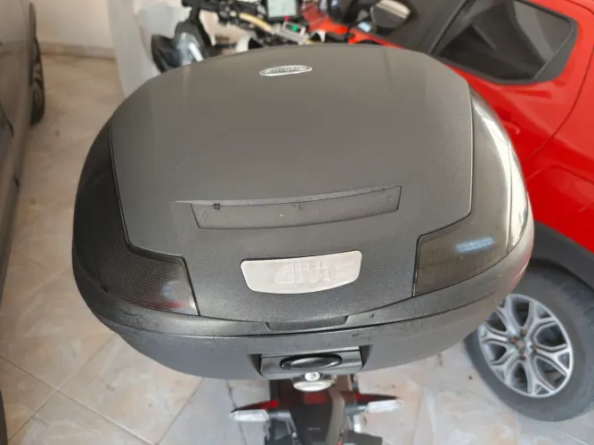Baú bauleto Givi 47 litros Sympli Monolock
