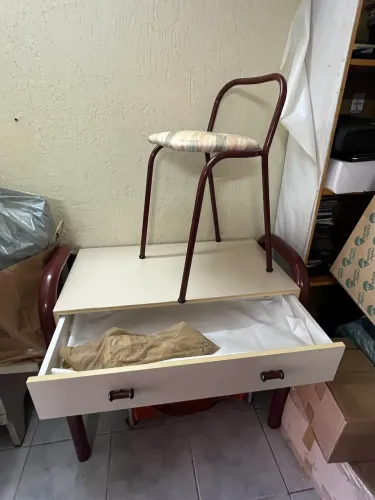 Escrivaninha com banqueta
