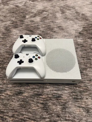 Vendo Xbox One s 500gb + 2 controles Xbox