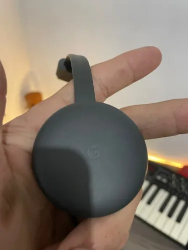 Google Chrome Cast 3º Geração - Acompanha cabo e carregador.