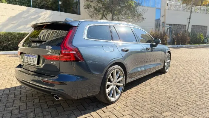 Volvo V60 T-5 Momentum 2.0 245cv 5P 2020