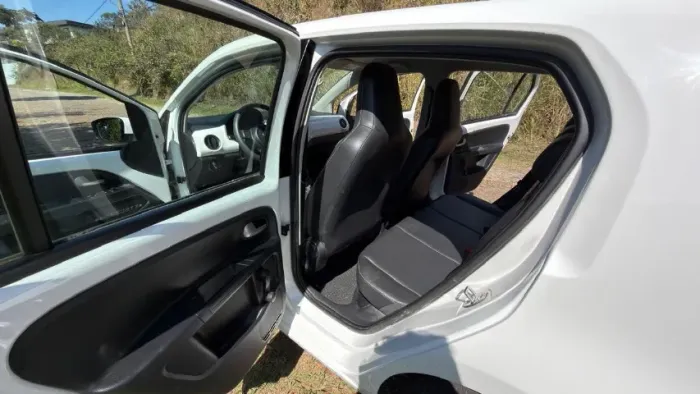 Volkswagen Up! High 1.0 Total Flex 12V 5P 2014