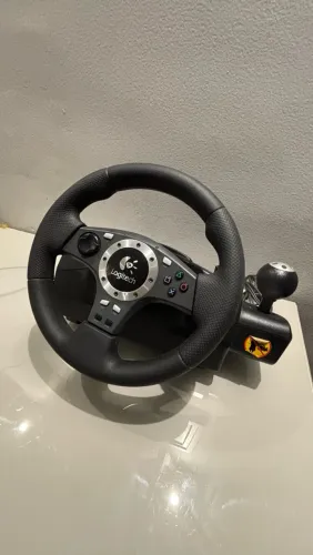 Volante Logitech Driving Force Pro - PS2/PS3/PC