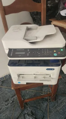 Impressora xerox com wifi preto e branco 
