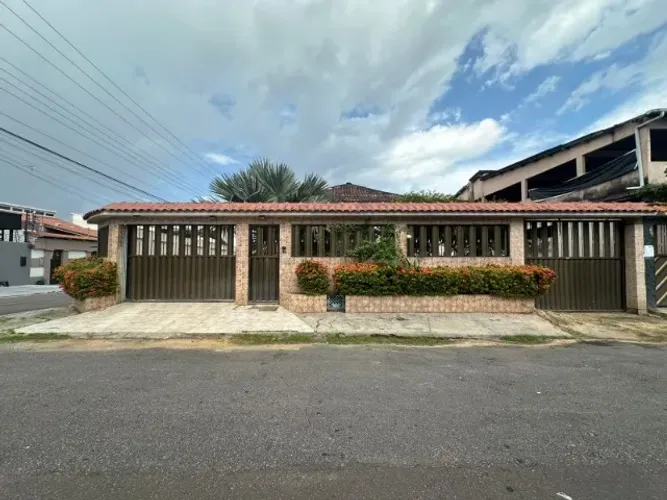Ampla casa espaçosa perfeita para moradia proxima a ponta negra e avenida Brasil