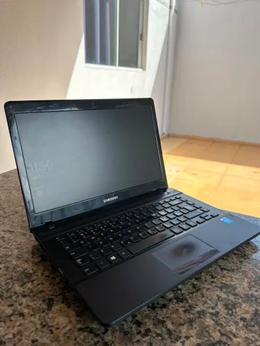 Notebook Samsung Np270e4e Celeron 6gb de memoria ram ssd de250gb 14pol 3°ger (Usado)