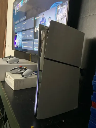 Ps5 slim 2 controle e caixa menos de 1 ano de uso