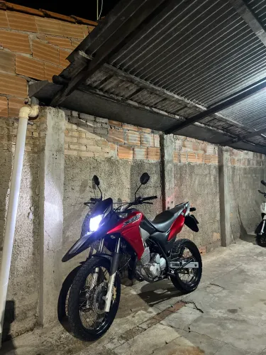 Vendo xre 300 2016 sem nada pra fazer só pegar e andar