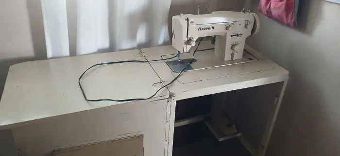 Máquina De Costura da marca Vigoreli Zig Zag original