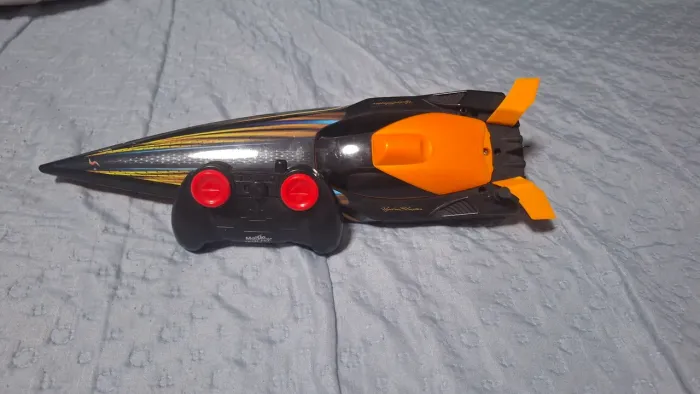 Lancha de controle remoto