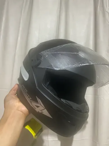 capacete de moto fechado esportivo