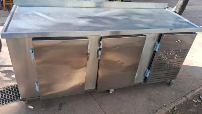 Balcão Refrigerado de Encosto Seminovo 2 metros de largura em Inox 127V