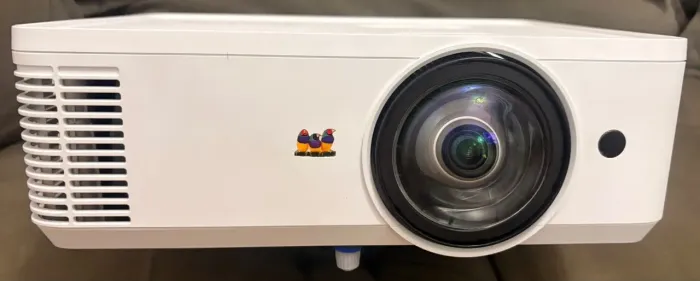Projetor ViewSonic PS502W-2. 100 polegadas em apenas 1,1 metro de distância, ULTRA BRILHO.